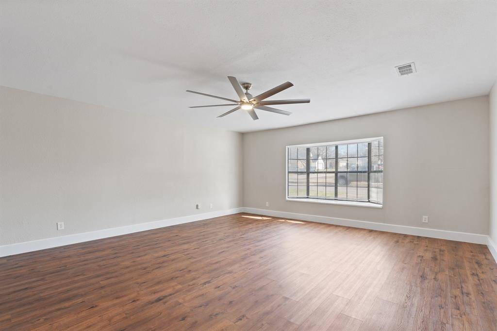 Burleson, TX 76028,613 Newton Drive
