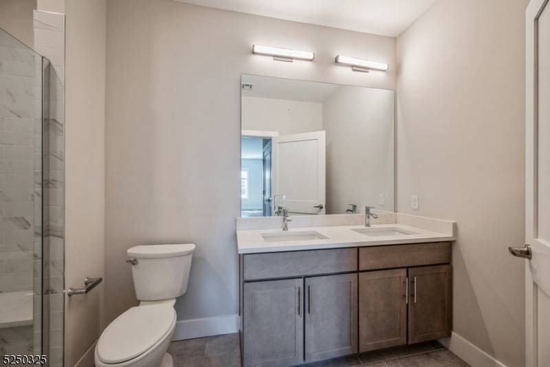 Madison Boro, NJ 07940,4 Community Pl #104