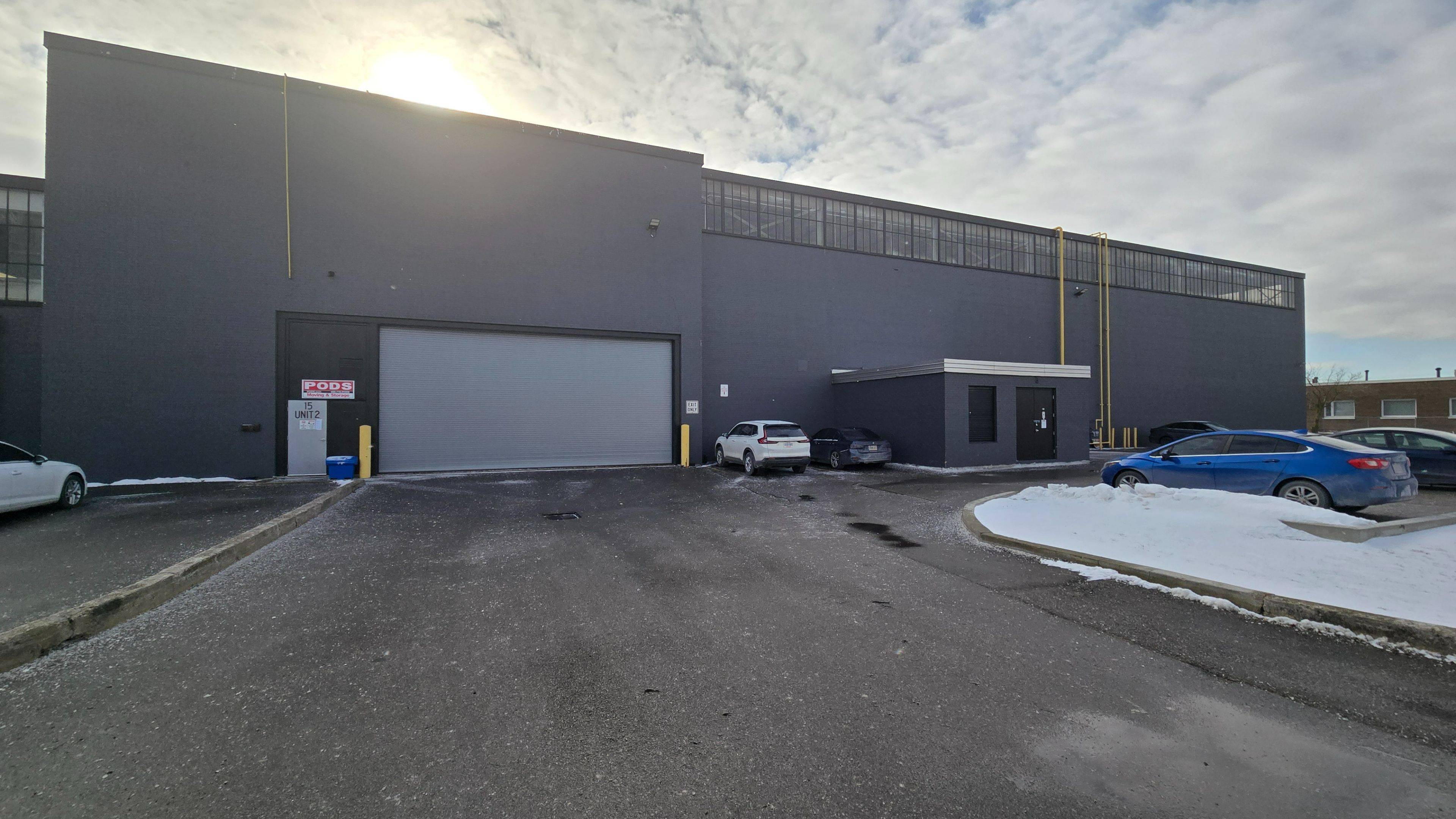 Toronto W04, ON M6A 1K1,15 Leswyn RD #2