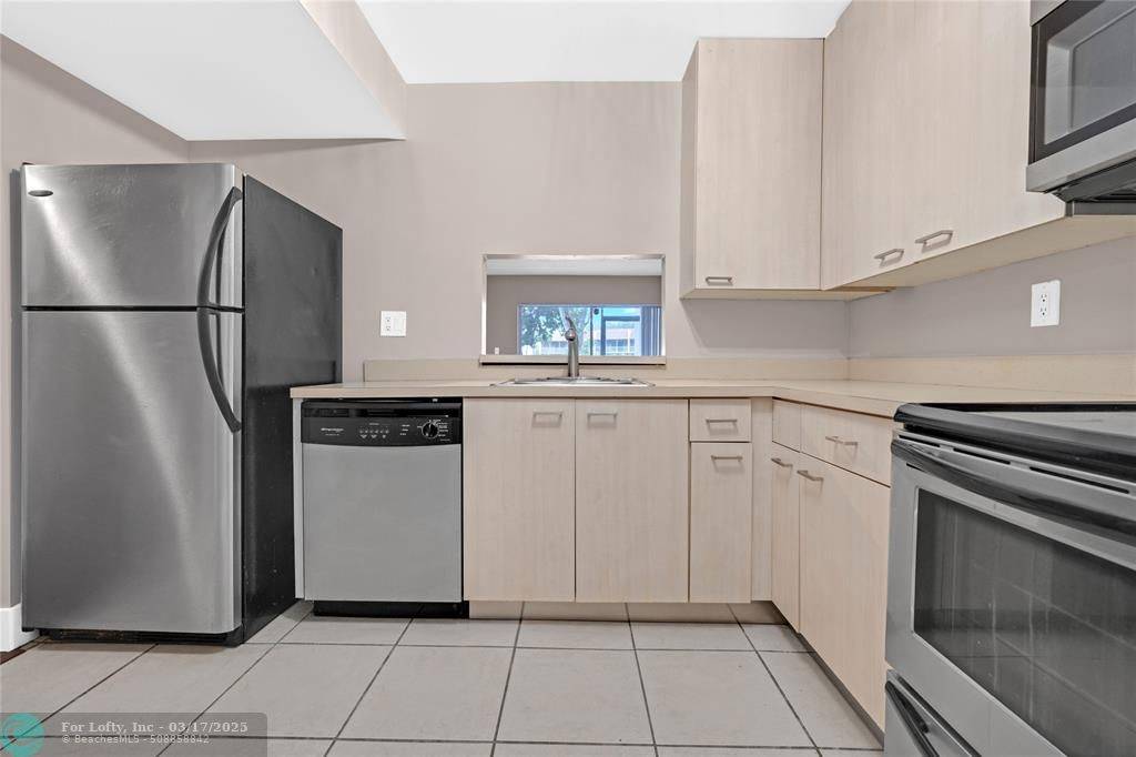 Plantation, FL 33324,701 N Pine Island Rd #102