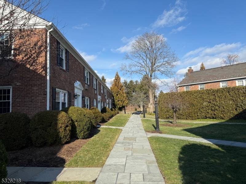 Summit City, NJ 07901,68-86 New England Avenue #15