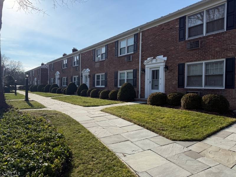 Summit City, NJ 07901,68-86 New England Avenue #15