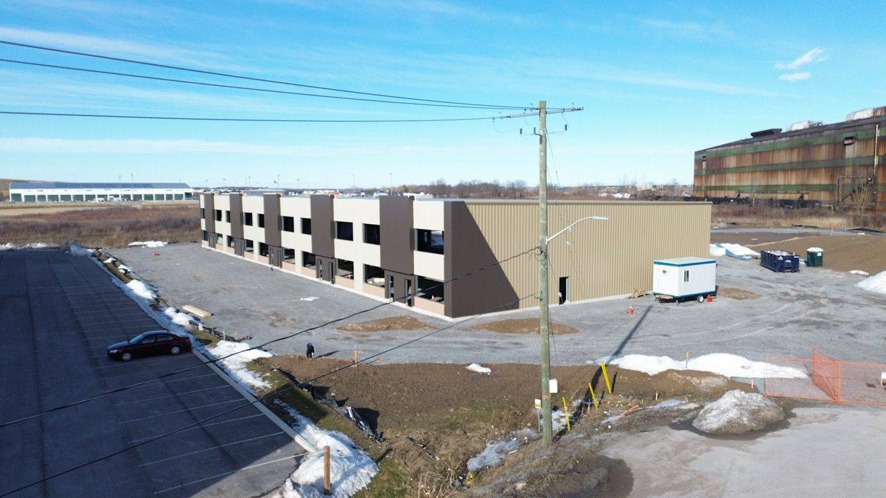 Welland, ON L3B 5N6,200 DOWNS DRIVE DR