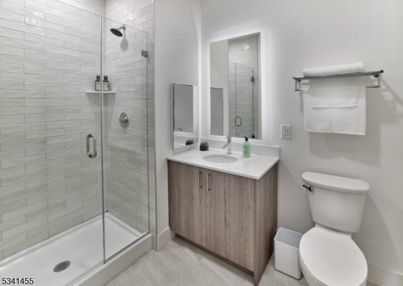 Woodbridge Twp., NJ 07095,10 Green St #244