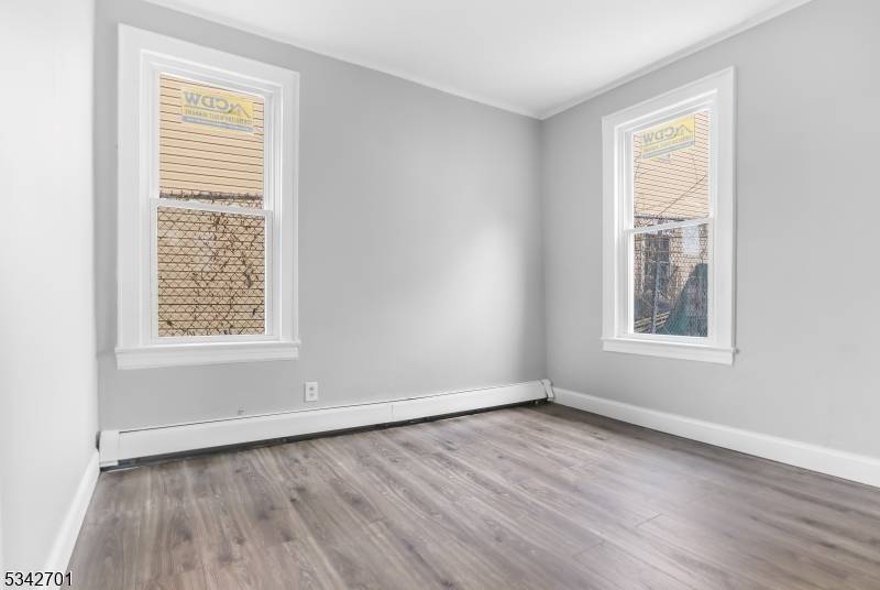 Elizabeth City, NJ 07202,305 Pearl St #1
