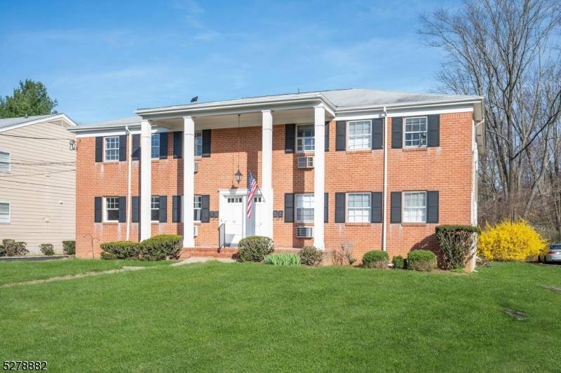Mendham Boro, NJ 07945,80 E Main St #5