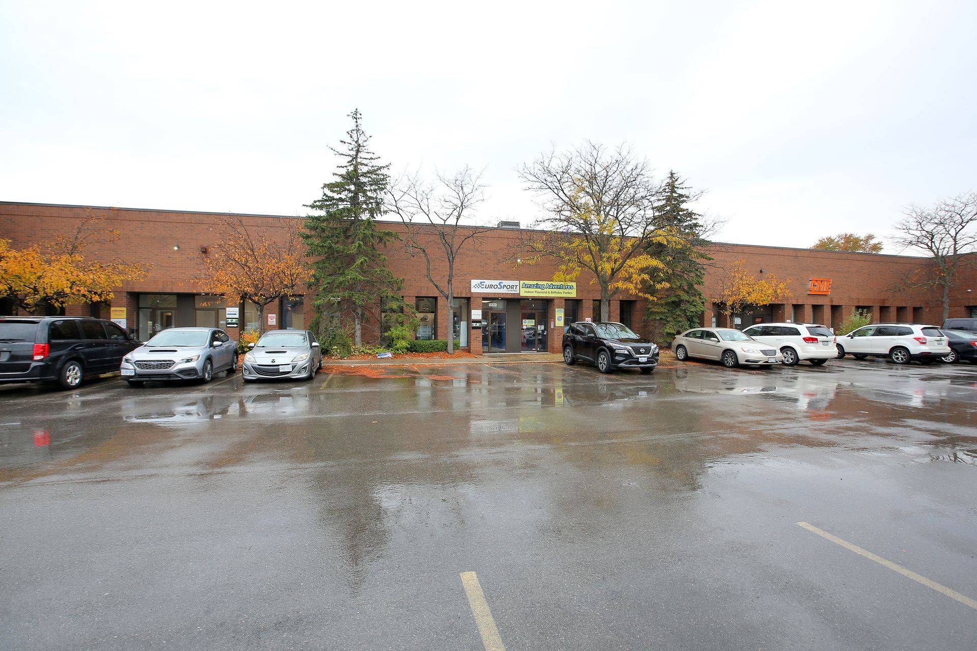 Oakville, ON L6K 2H2,333 Wyecroft RD #5-6A