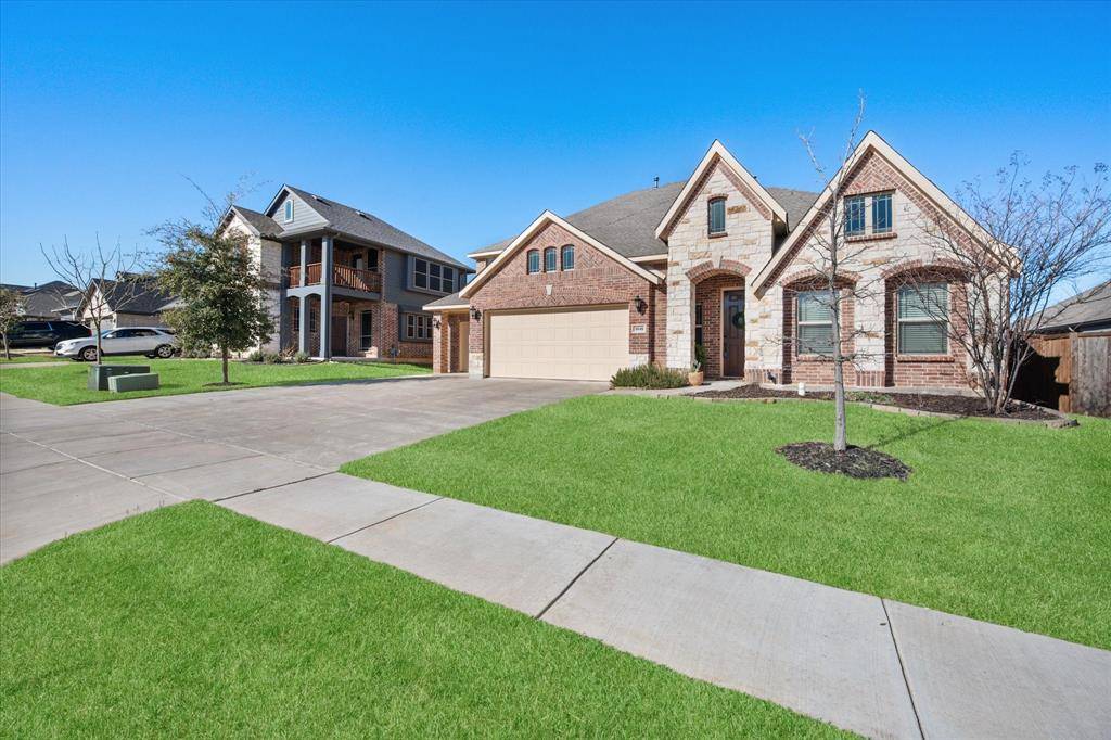 Burleson, TX 76028,1048 English Oak Drive