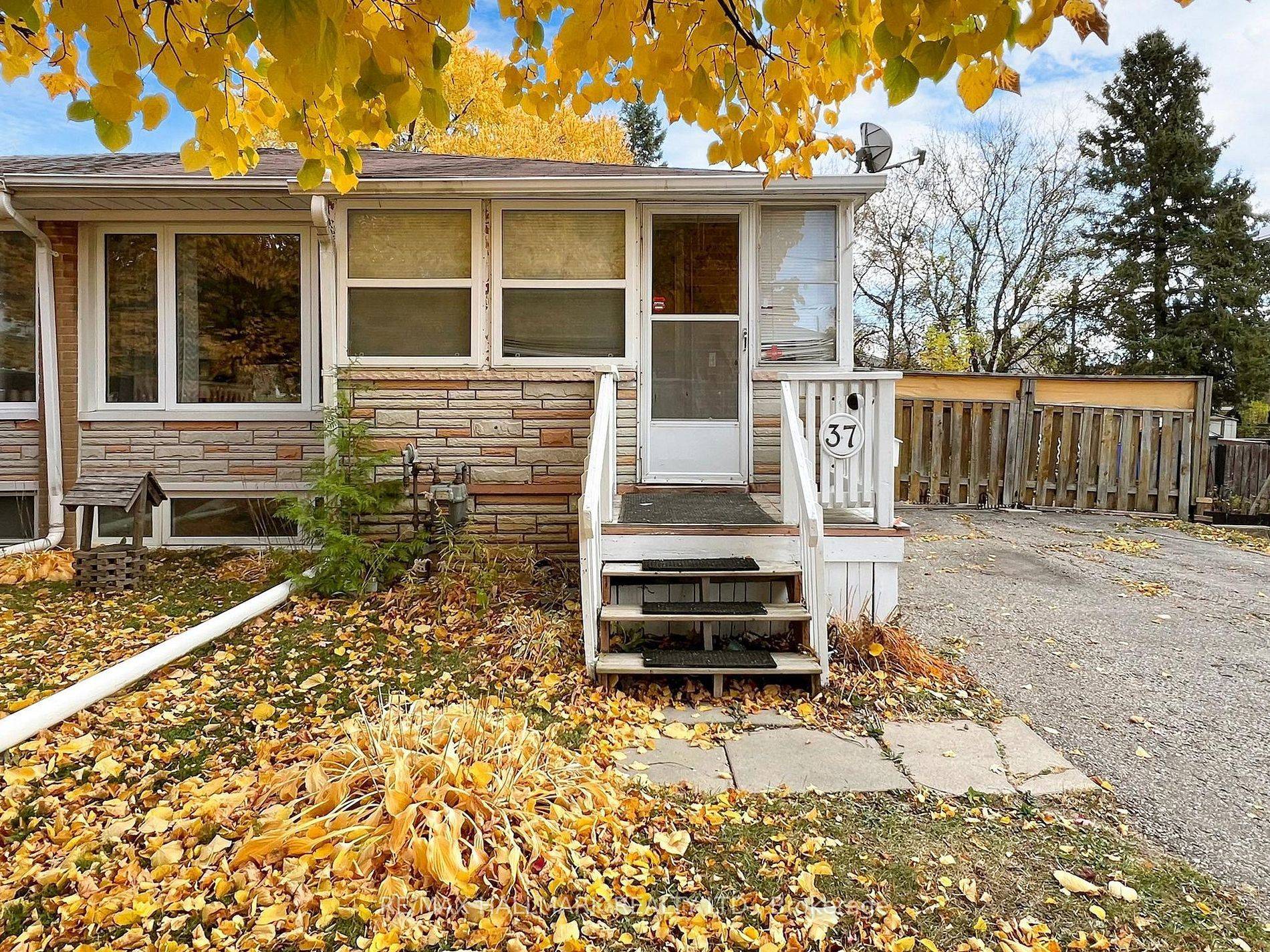 Newmarket, ON L3Y 4N7,37 Lindsay AVE ##MainFloor
