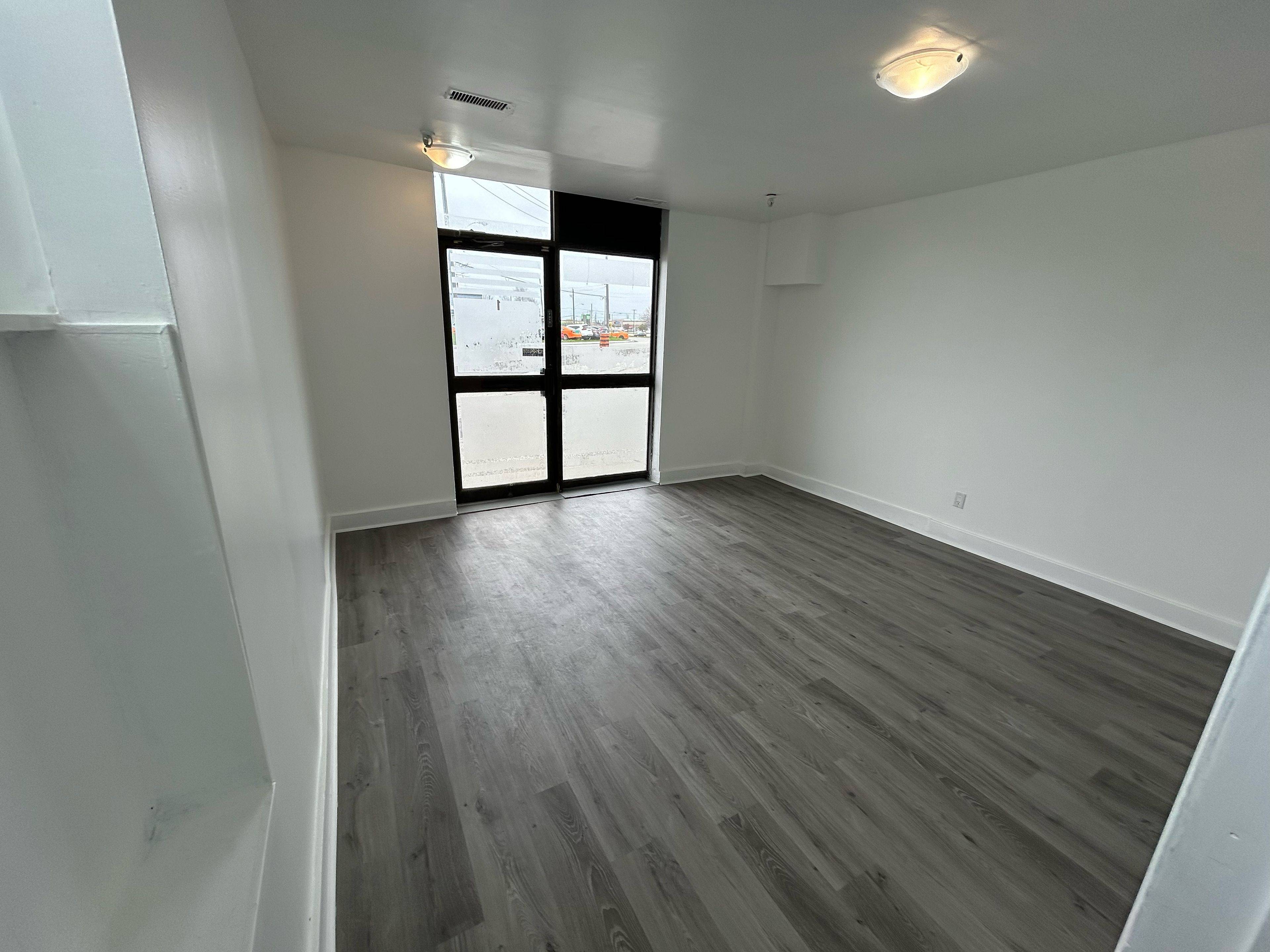 Toronto E04, ON M1L 4J5,127 Manville RD #1