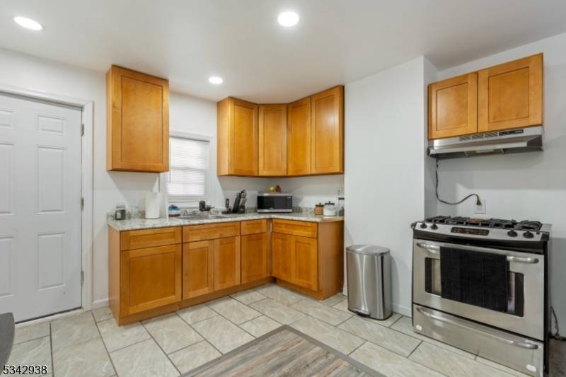 Paterson City, NJ 07522,171 Temple St