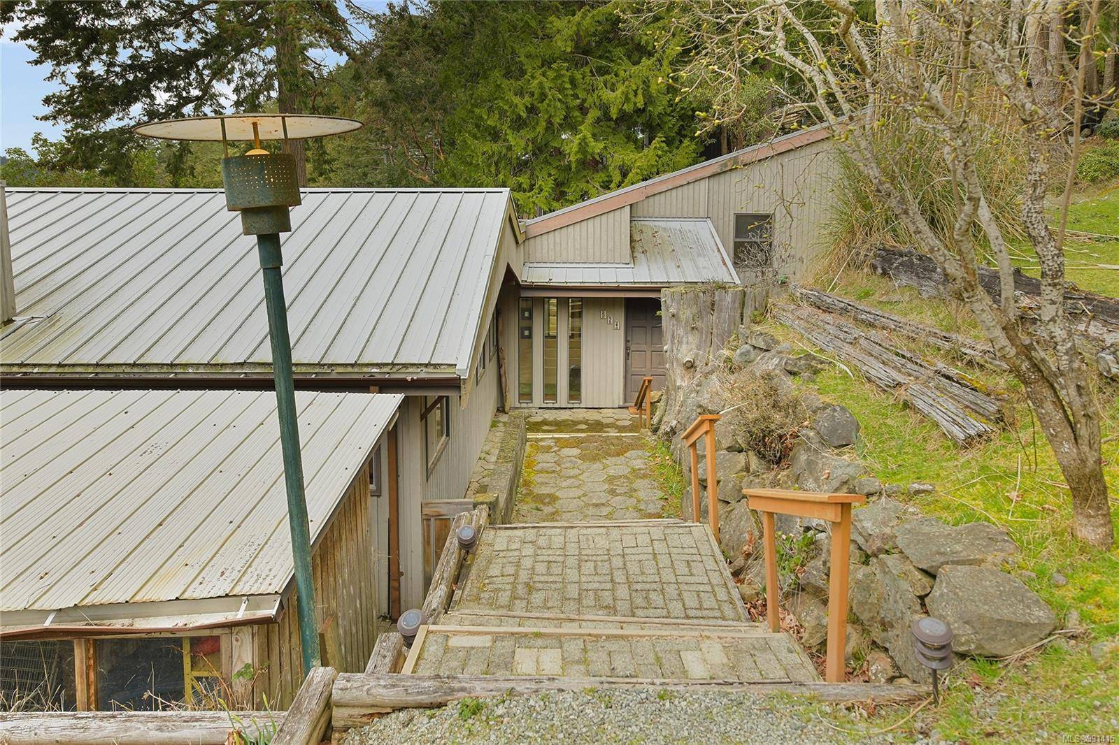 Mayne Island, BC V0N 2J2,524 Bay Trnabt