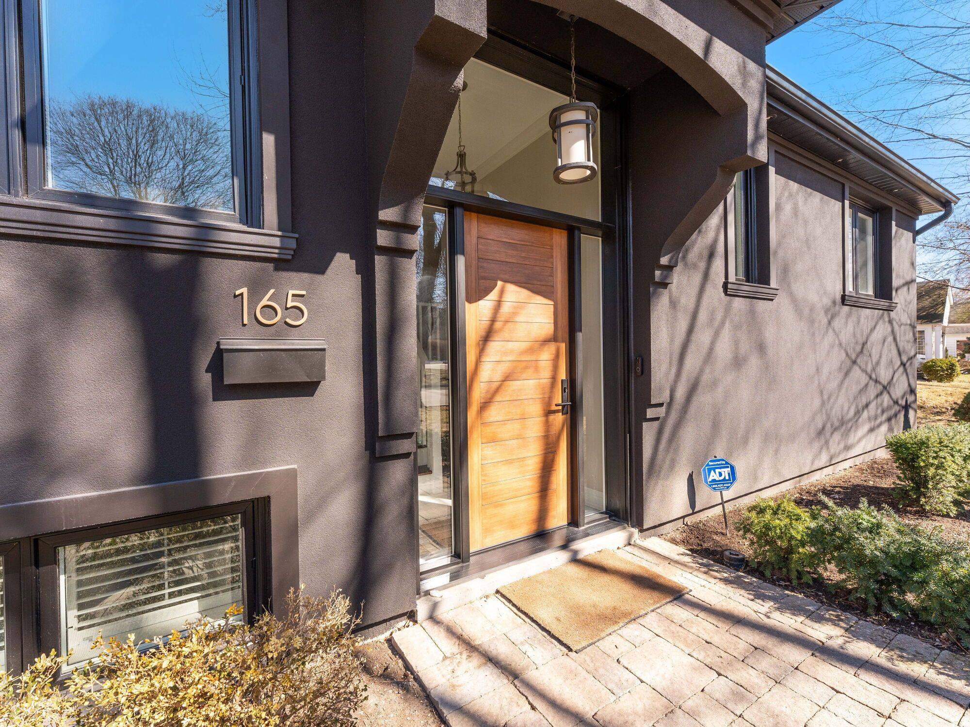 Toronto C13, ON M3B 1C9,165 Duncairn RD