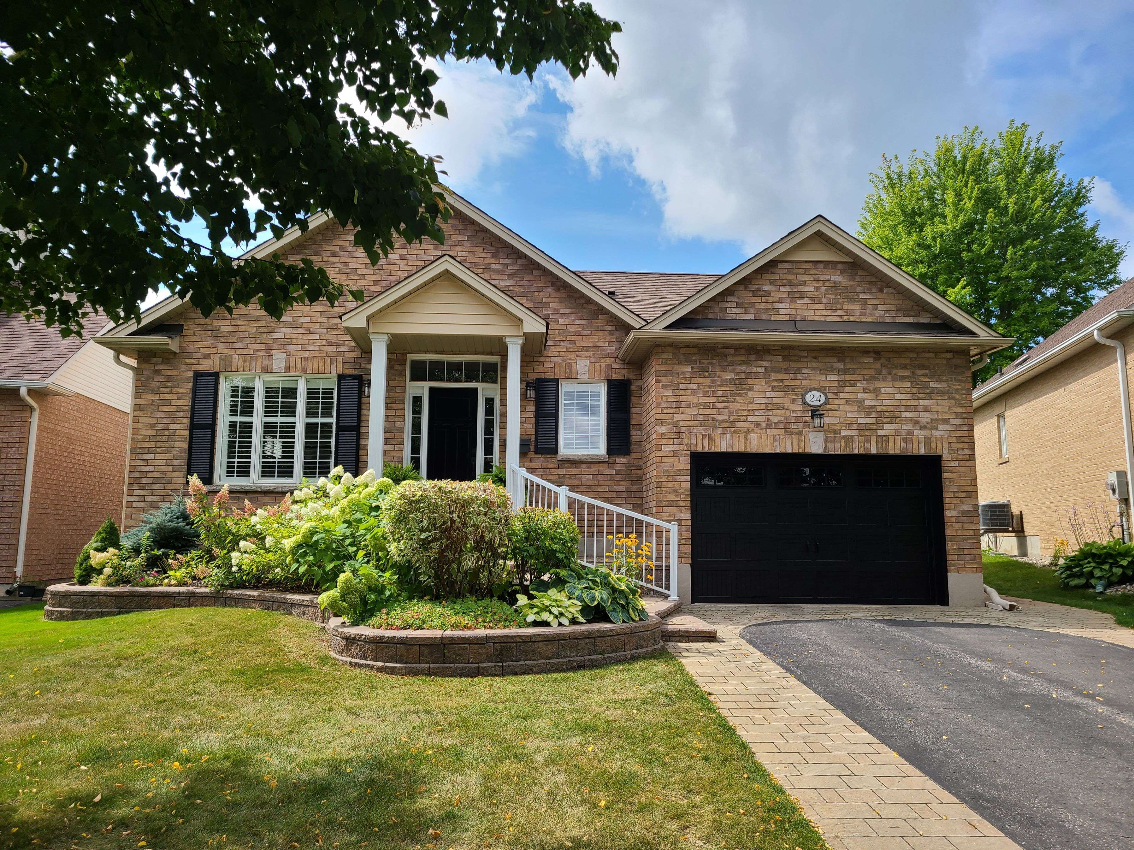 Scugog, ON L9L 1S1,24 South Garden CT
