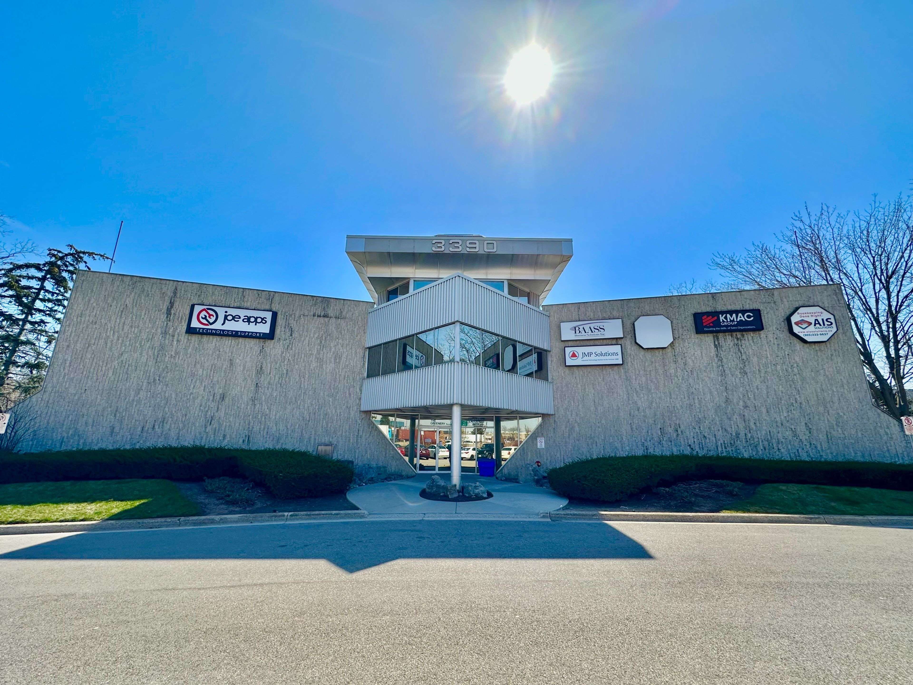 Burlington, ON L7N 3J5,3390 South Service RD #PH1/PH2