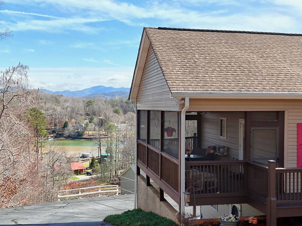 Hayesville, NC 28904,1085 Chatuge Village Circle