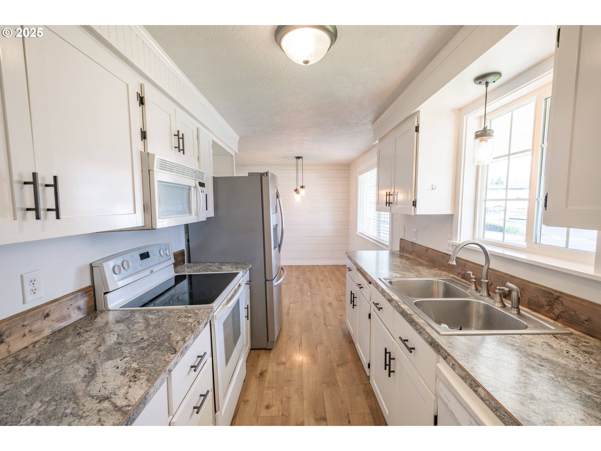 Lebanon, OR 97355,835 W ISABELLA ST