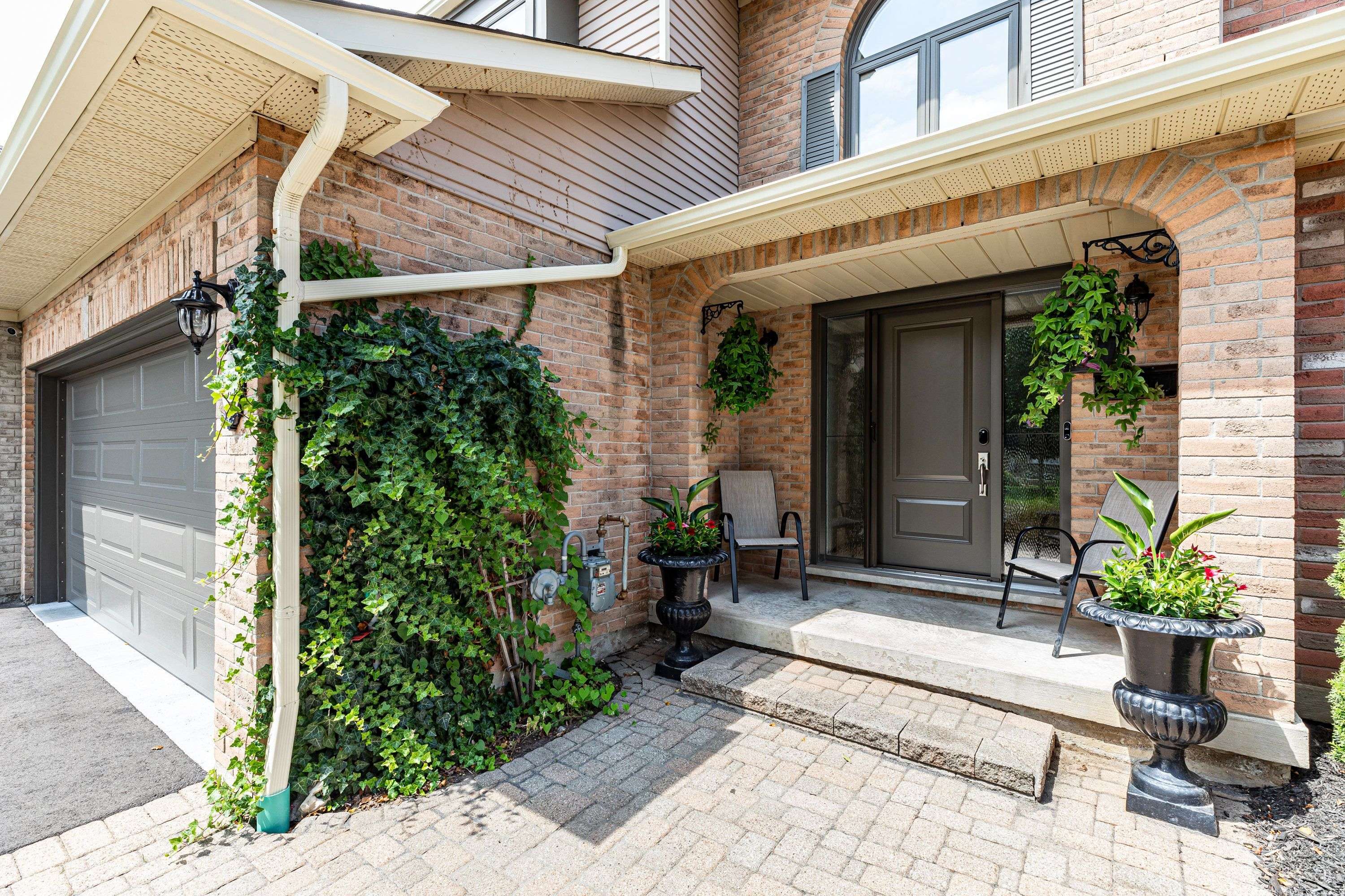 Hamilton, ON L9K 1H8,35 Banbury DR
