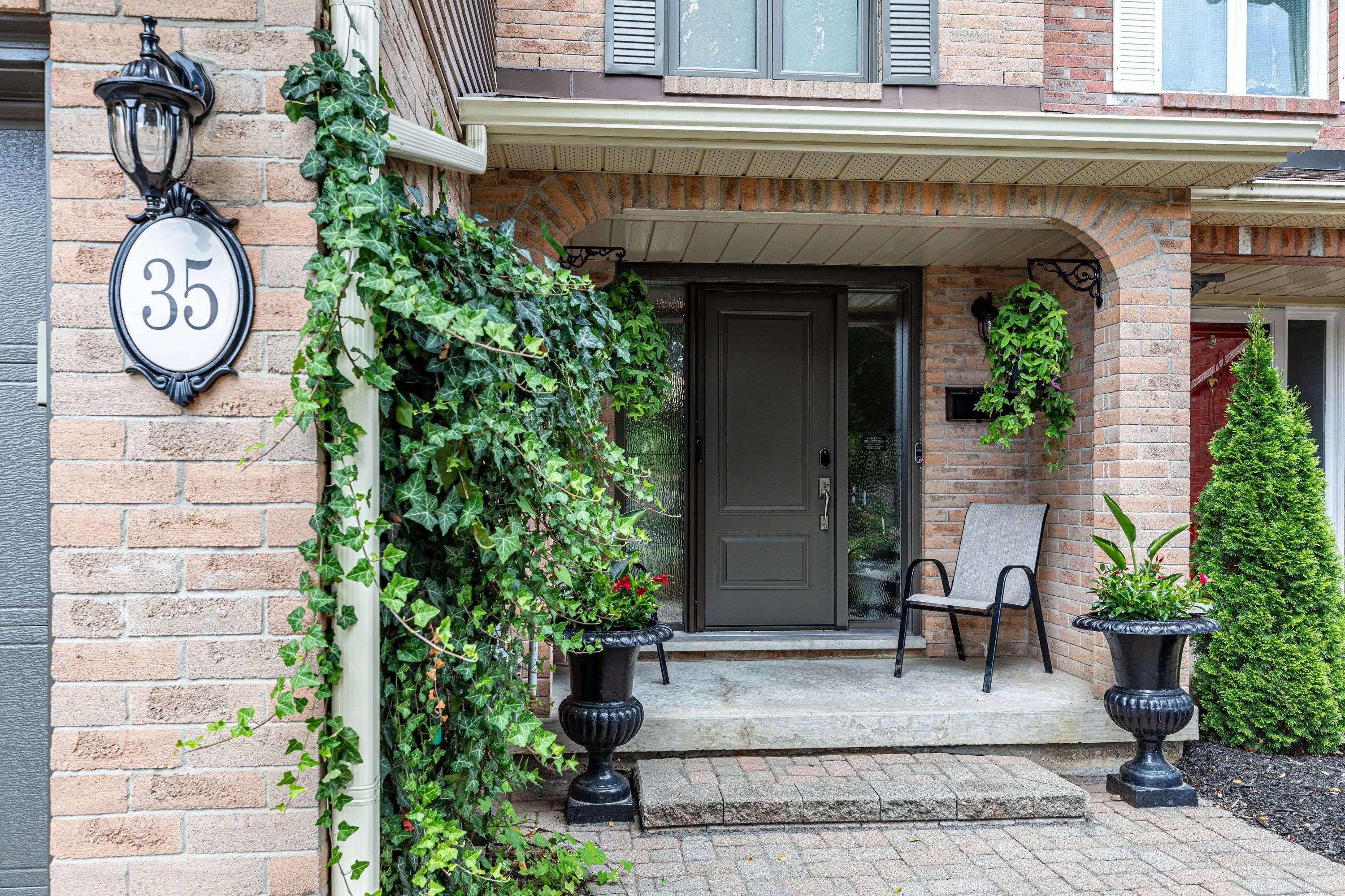Hamilton, ON L9K 1H8,35 Banbury DR