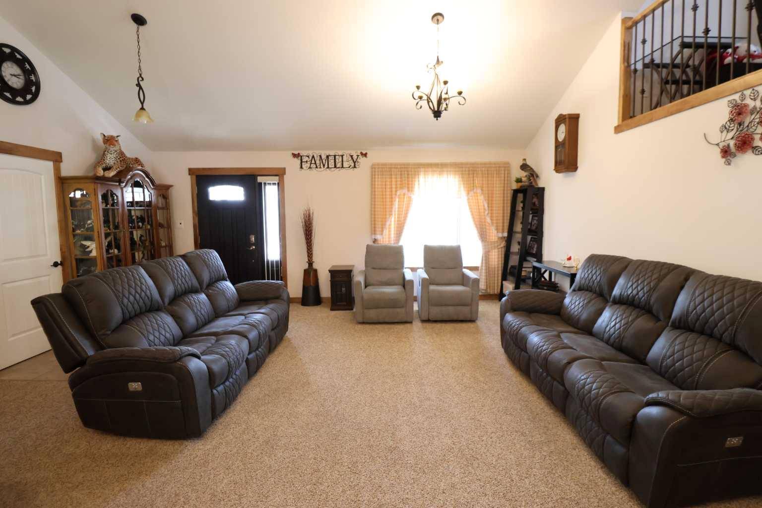 Picture Butte, AB T0K 1V0,734 Northridge Ave