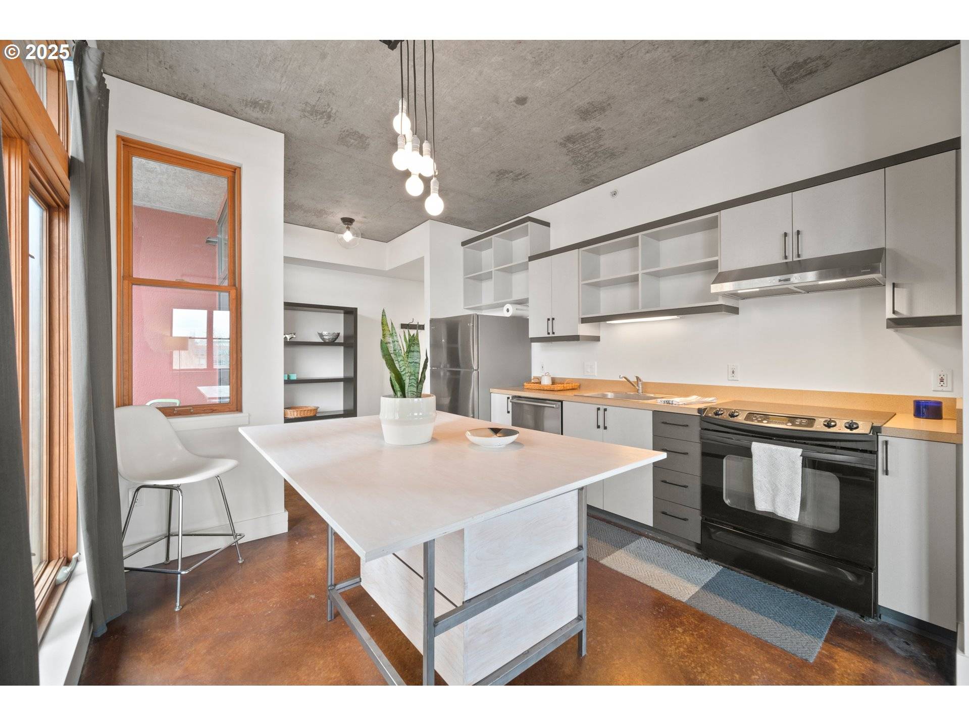 Portland, OR 97209,411 NW FLANDERS ST #307