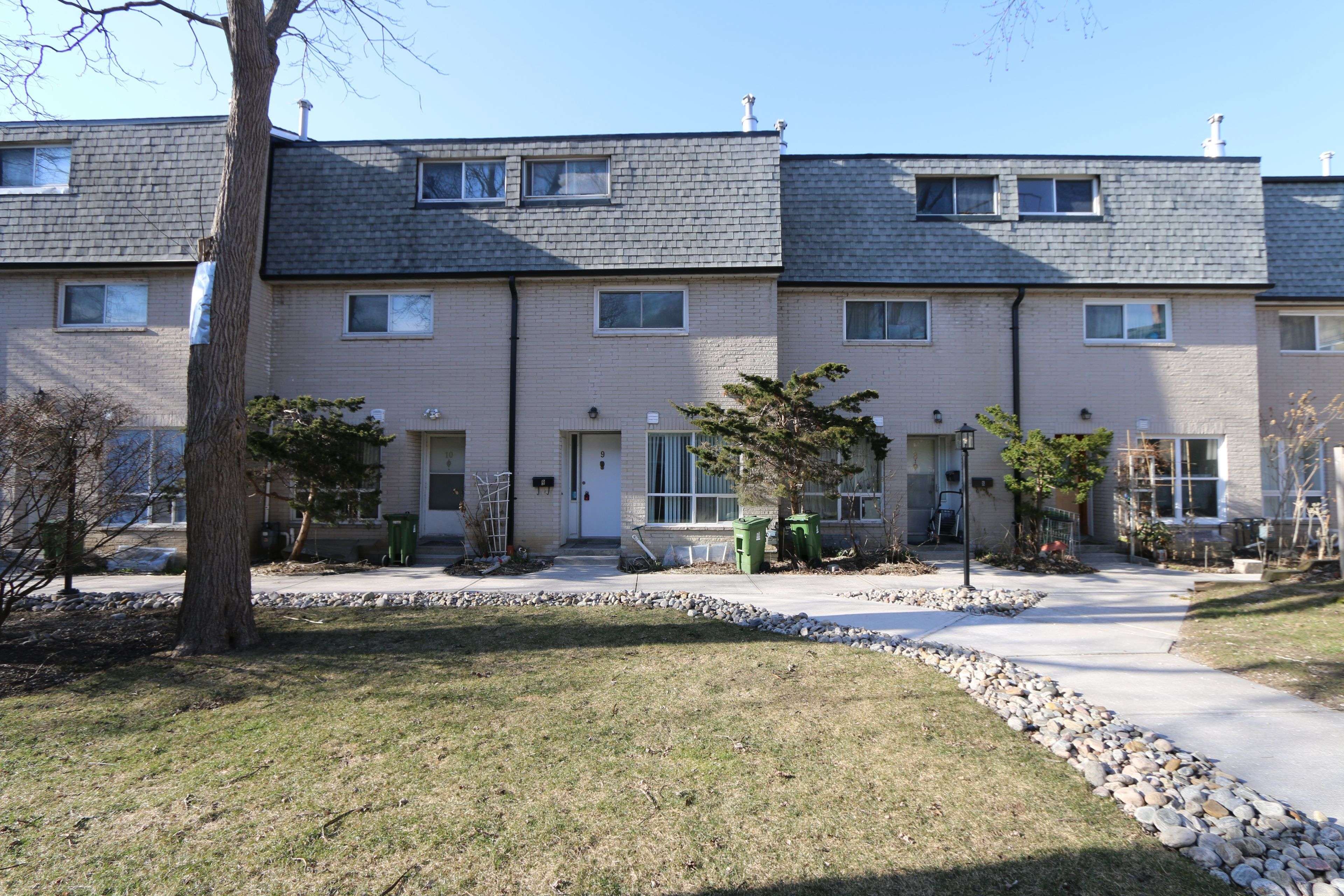 Toronto C15, ON M2H 1G7,8 Liszt Gate #9