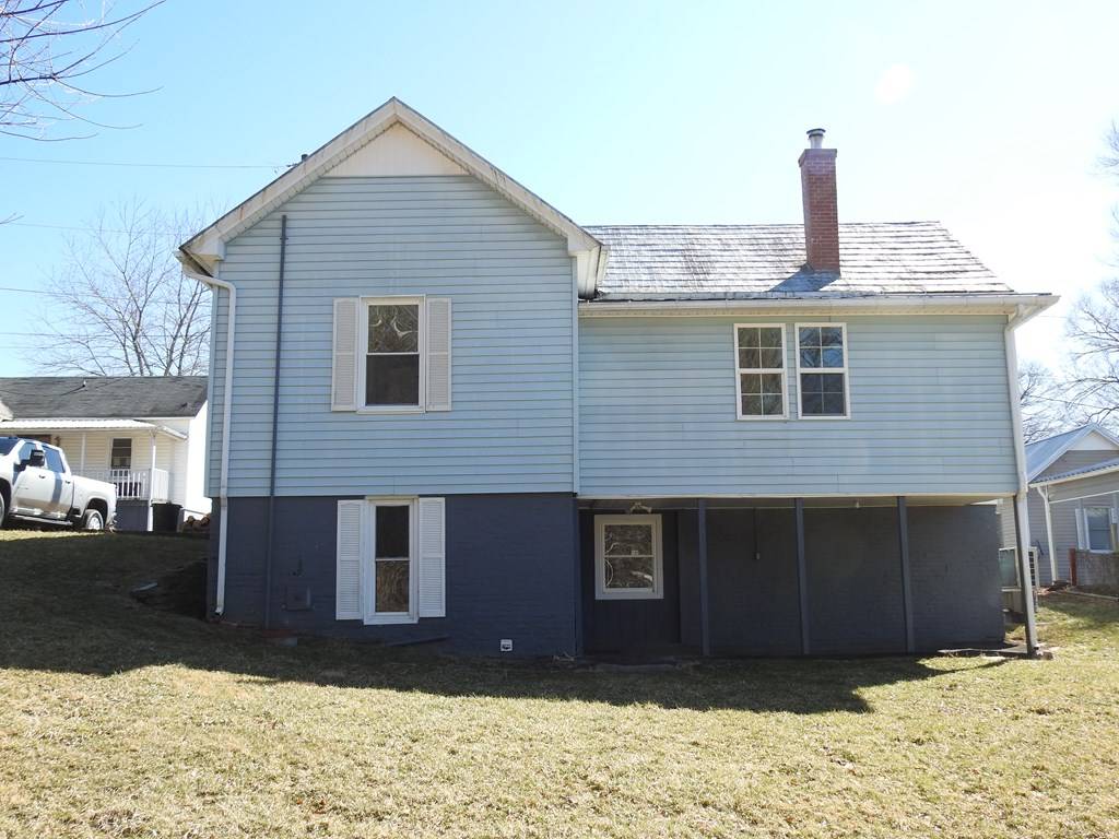 Fries, VA 24330,106 S Boss Row