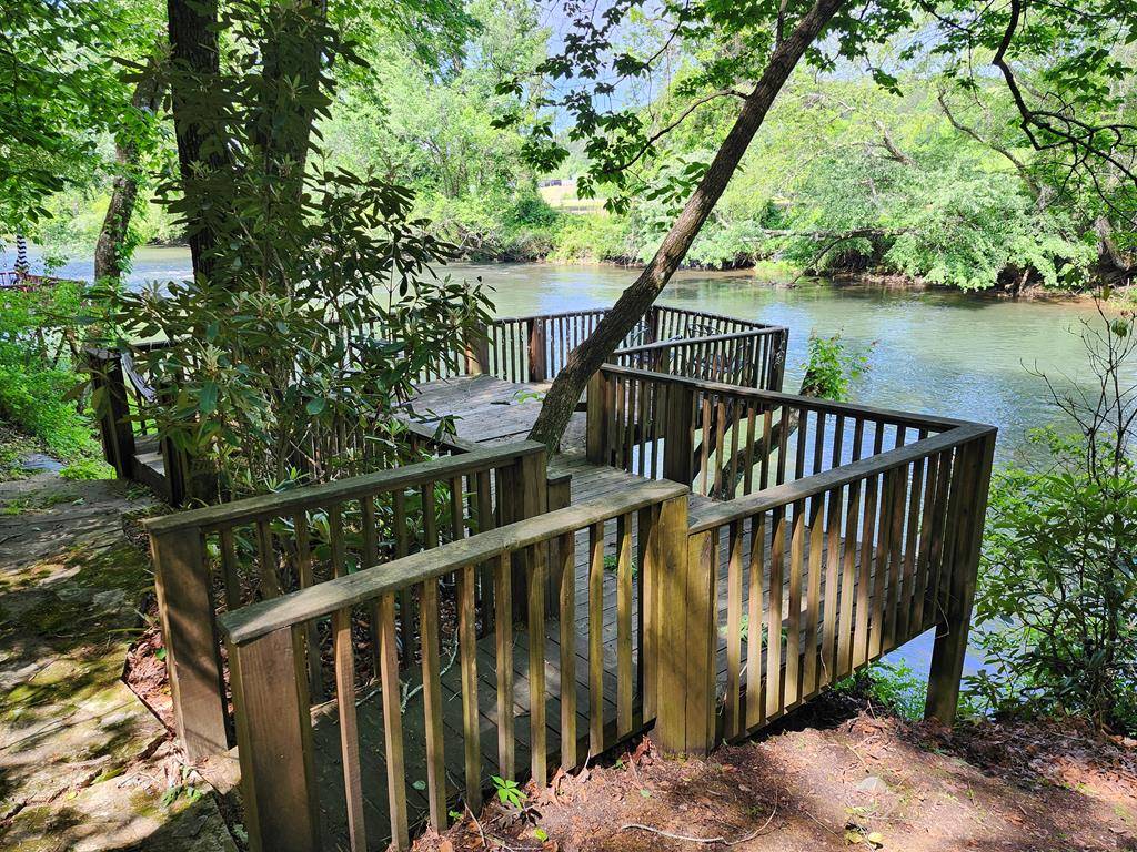 Hayesville, NC 28904,464 Hiawassee River Road