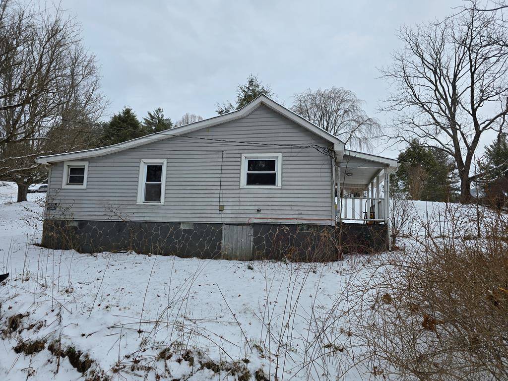 Galax, VA 24348,109 Vine Street