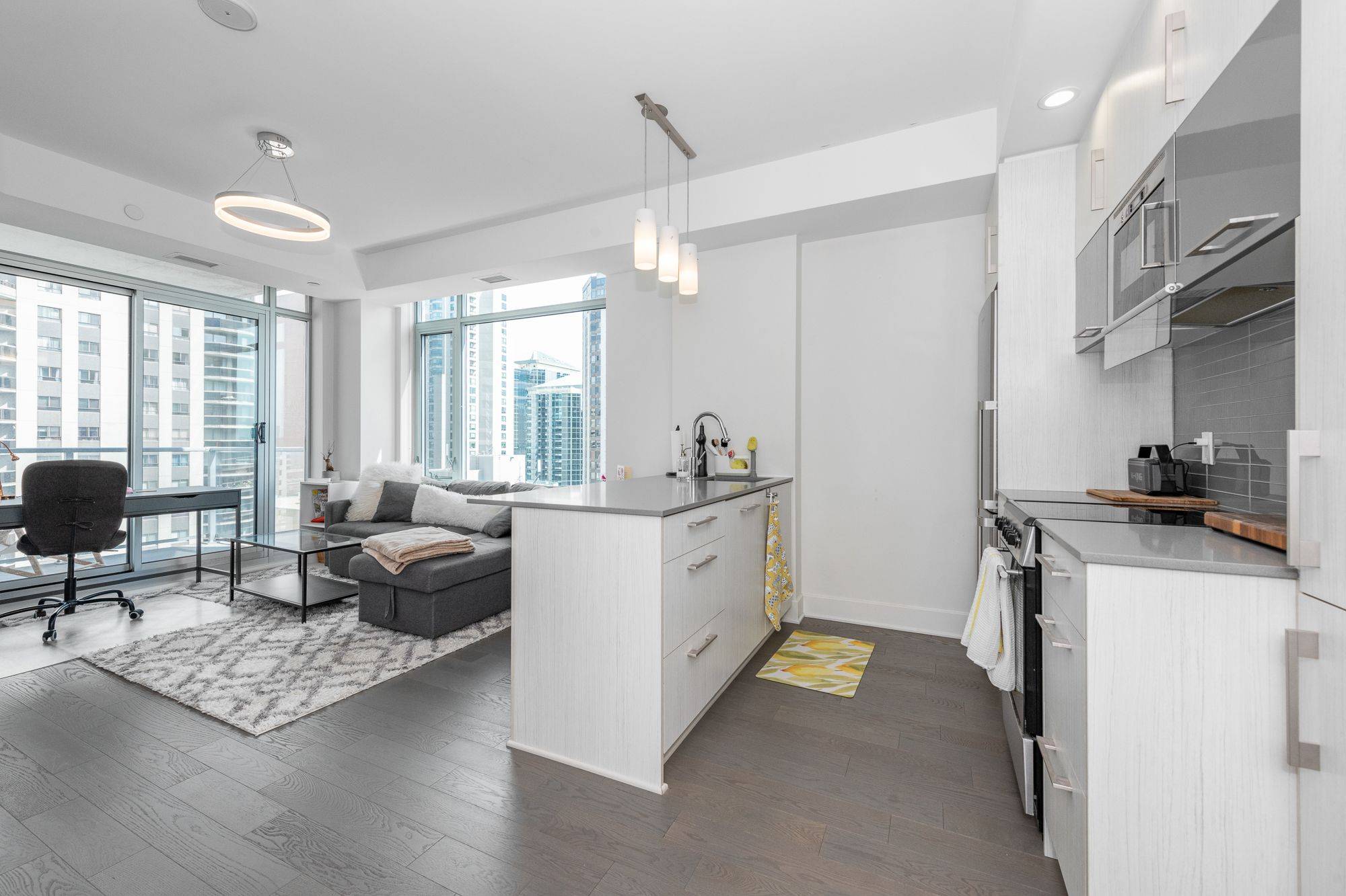 Ottawa Centre, ON K1R 0C5,255 BAY ST #1205