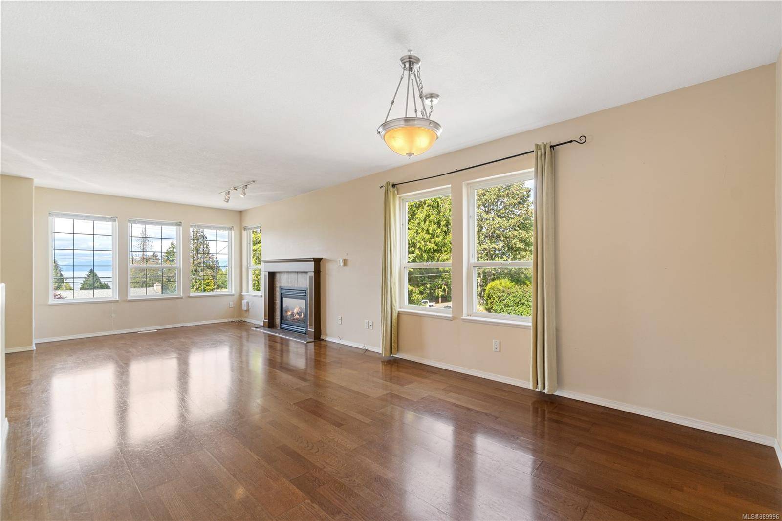 Nanaimo, BC V9T 5N1,5541 Hammond Bay Rd