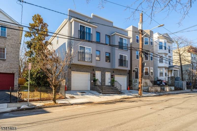 Newark City, NJ 07108,316 W Runyon St