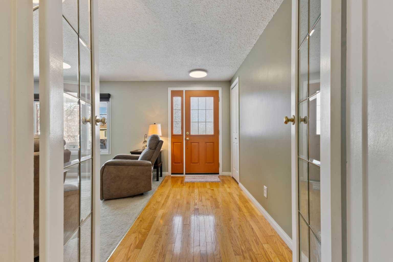 Airdrie, AB T4A 1M5,432 Spring Haven CT SE