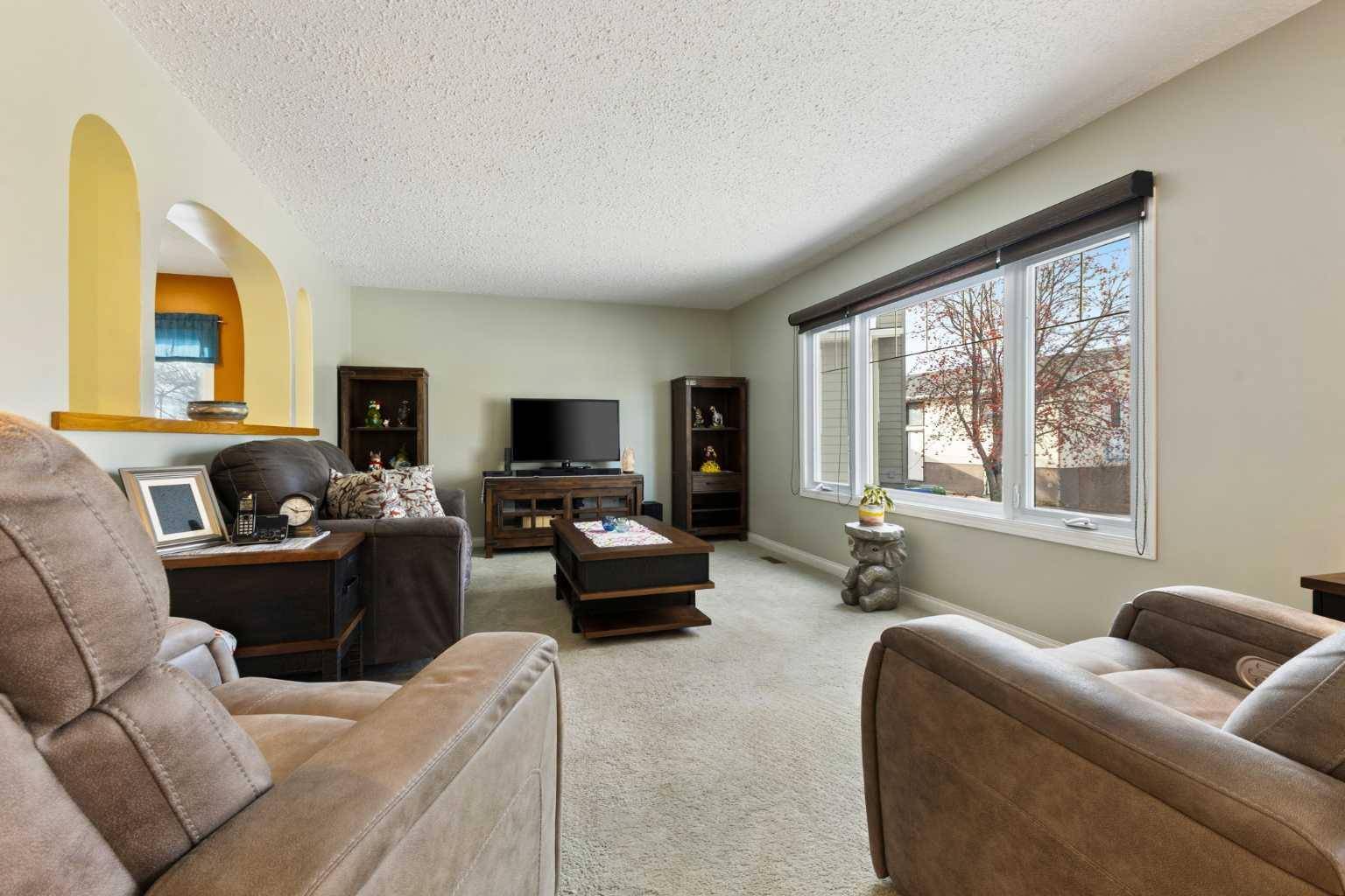Airdrie, AB T4A 1M5,432 Spring Haven CT SE