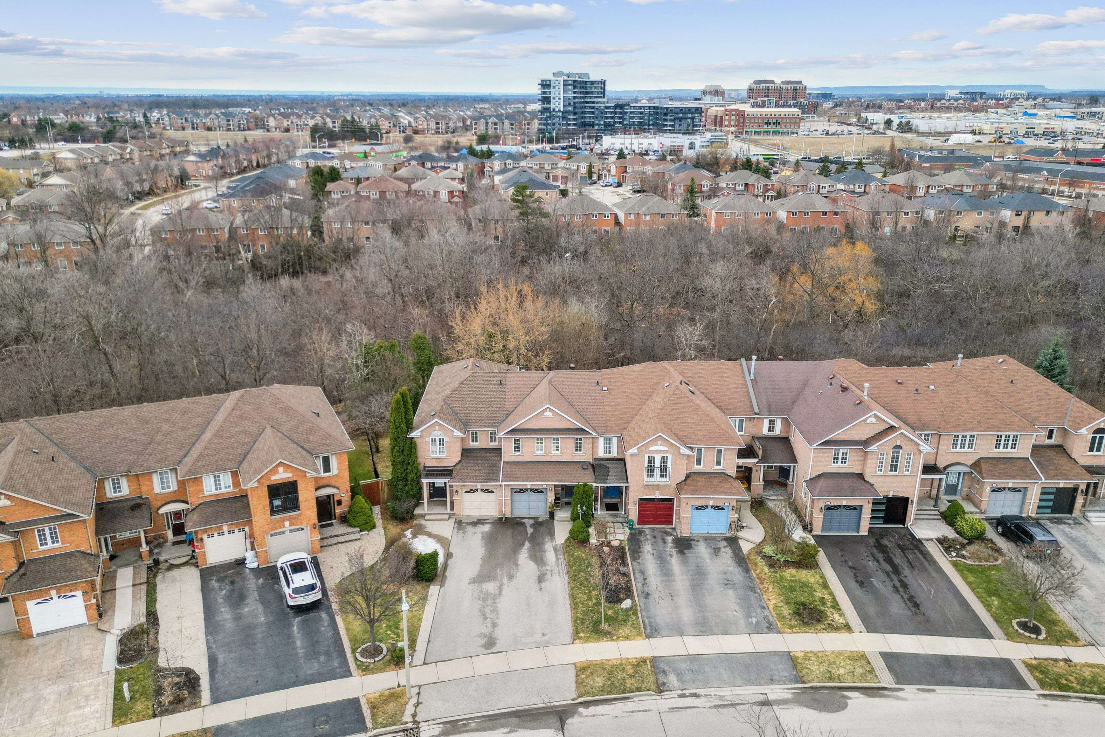 387 Ravineview WAY, Oakville, ON L6H 6S7