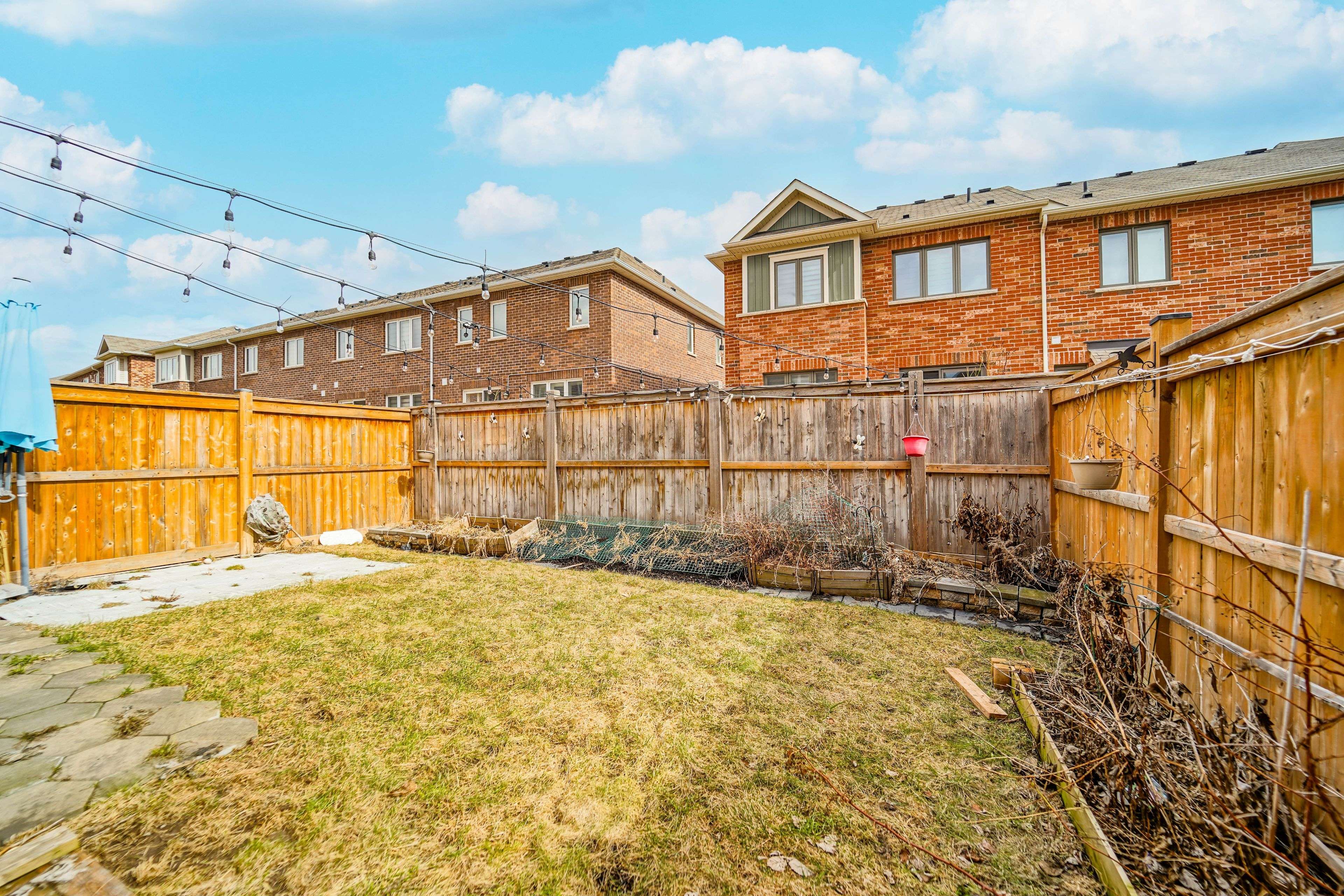 Whitby, ON L1P 0H9,25 Windflower WAY