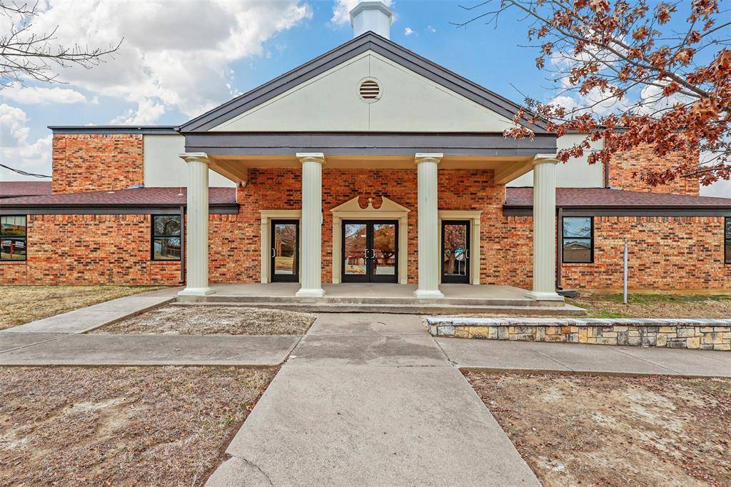 Burleson, TX 76028,640 Tarrant Avenue