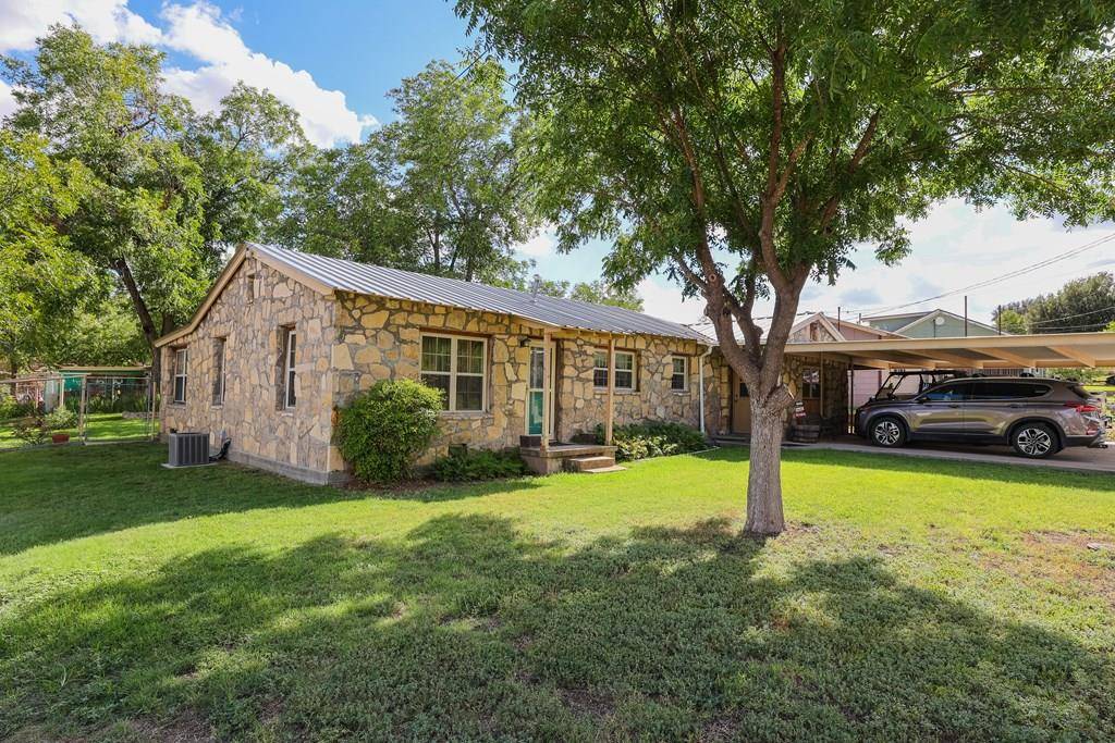 Ozona, TX 76943,1107 Beall St