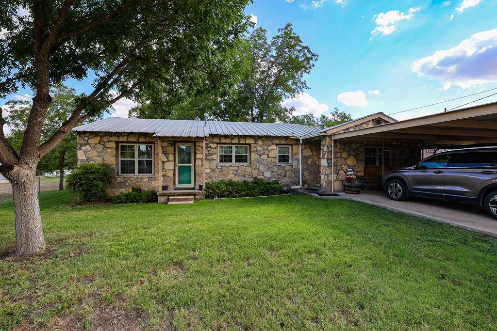 Ozona, TX 76943,1107 Beall St
