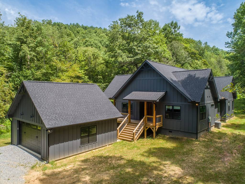 Hayesville, NC 28904,305 Tusquittee Crossing