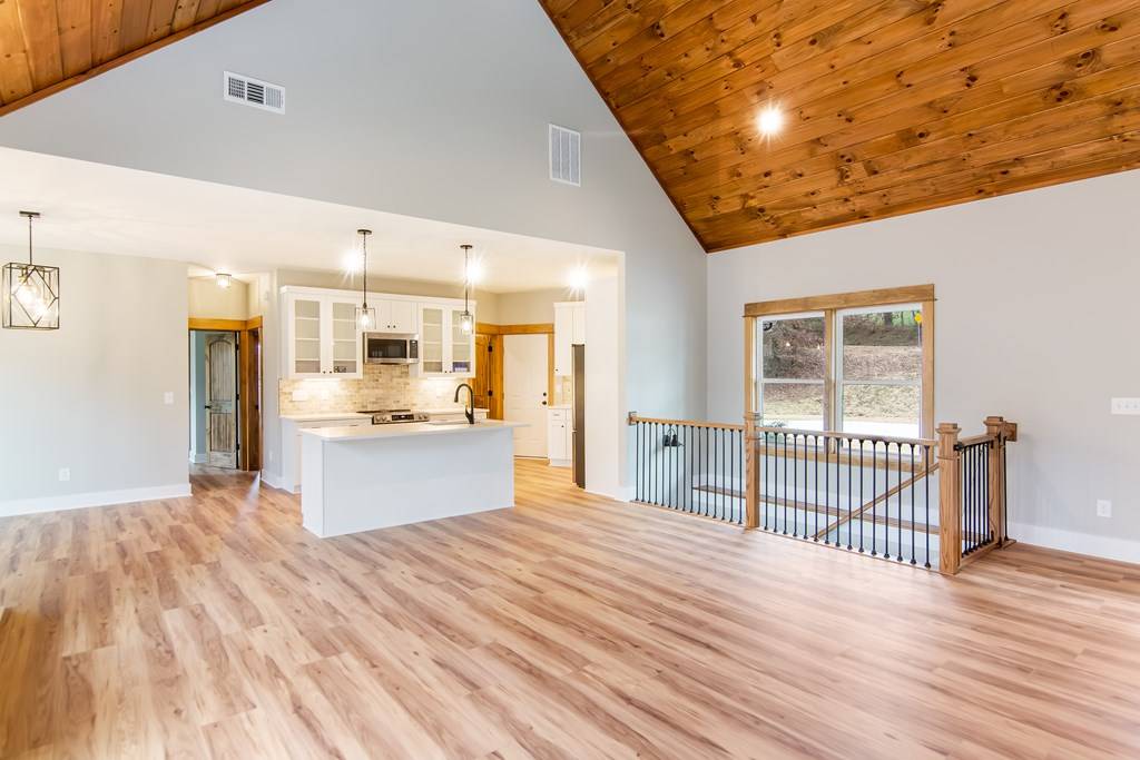 Ellijay, GA 30536,2106 Yukon Road