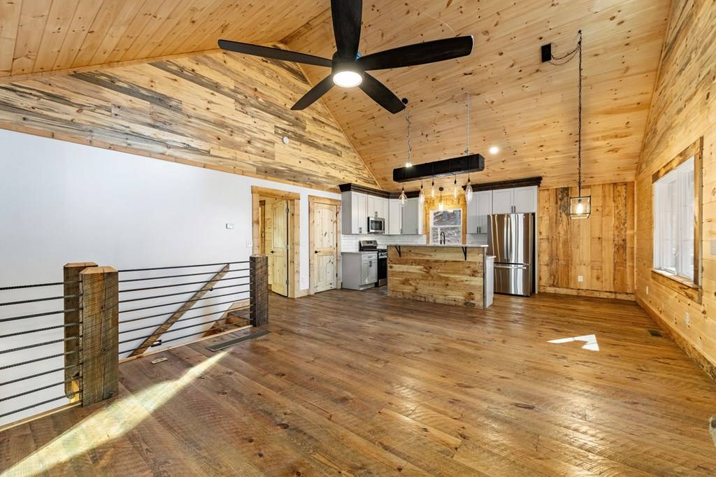 Blue Ridge, GA 30513,90 Pigeon Creek Drive