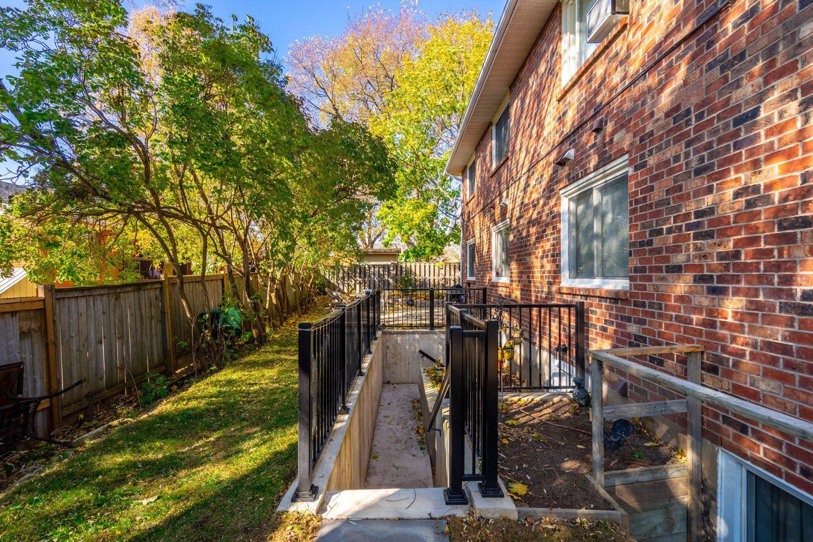Hamilton, ON L0R 2H0,81 Hamilton ST N