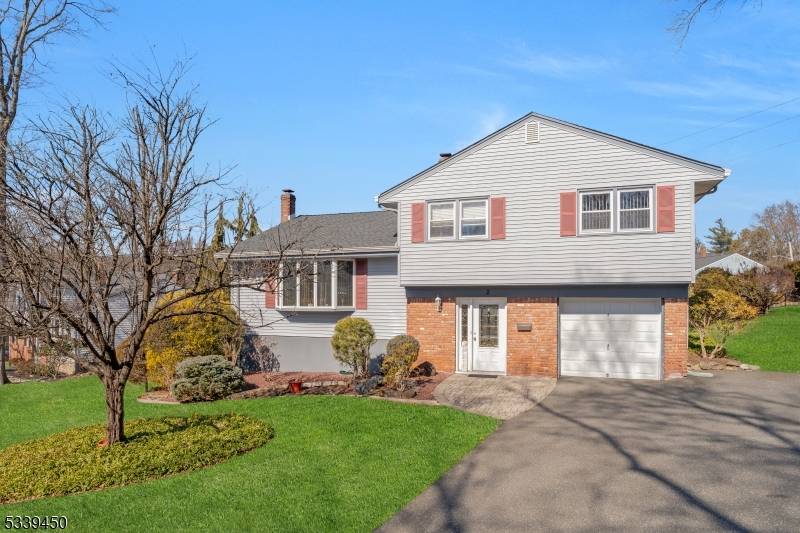 Montvale Boro, NJ 07645,2 Azalea Ln