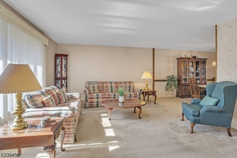 Montvale Boro, NJ 07645,2 Azalea Ln