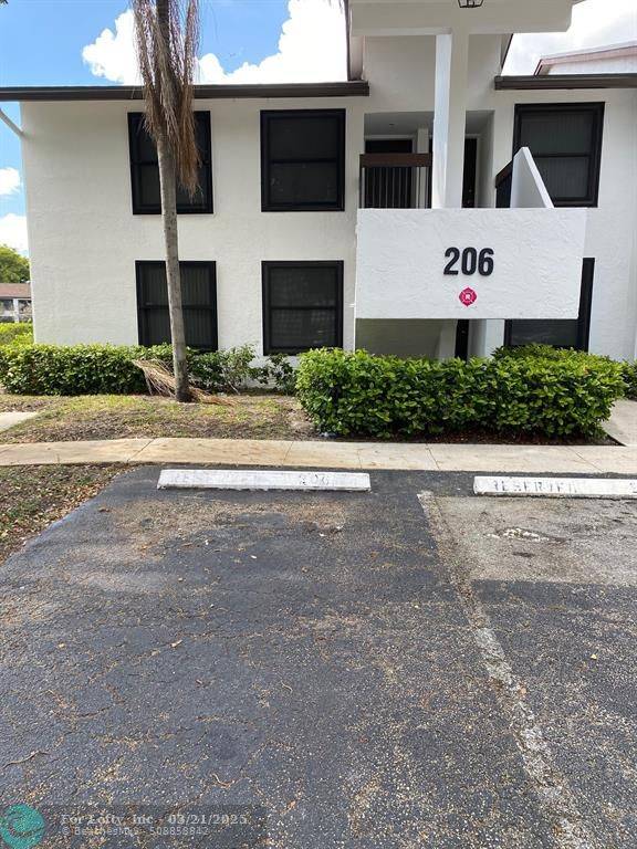 Oakland Park, FL 33309,206 NW Lake Pointe Dr  #104