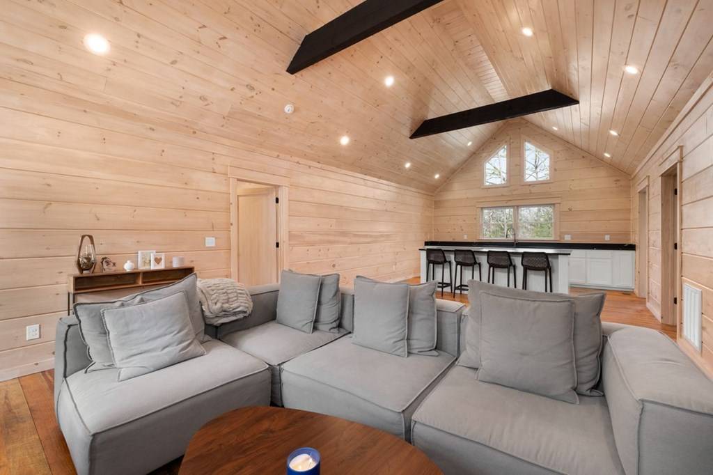 Ellijay, GA 30540,398 Alcan Way