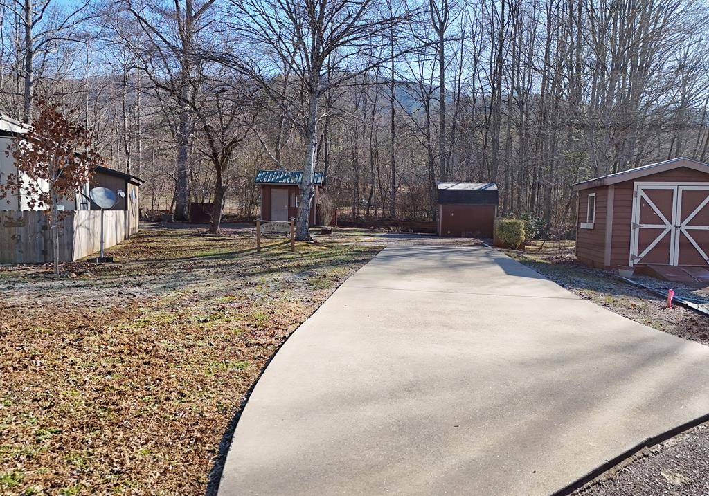 Blairsville, GA 30512,142 Bear Bend