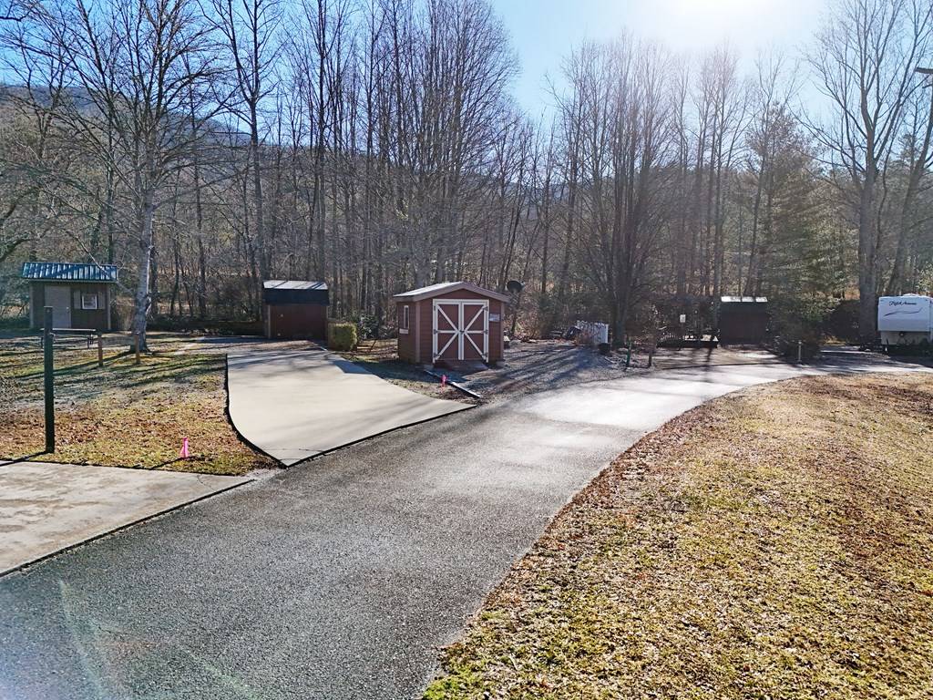 Blairsville, GA 30512,142 Bear Bend