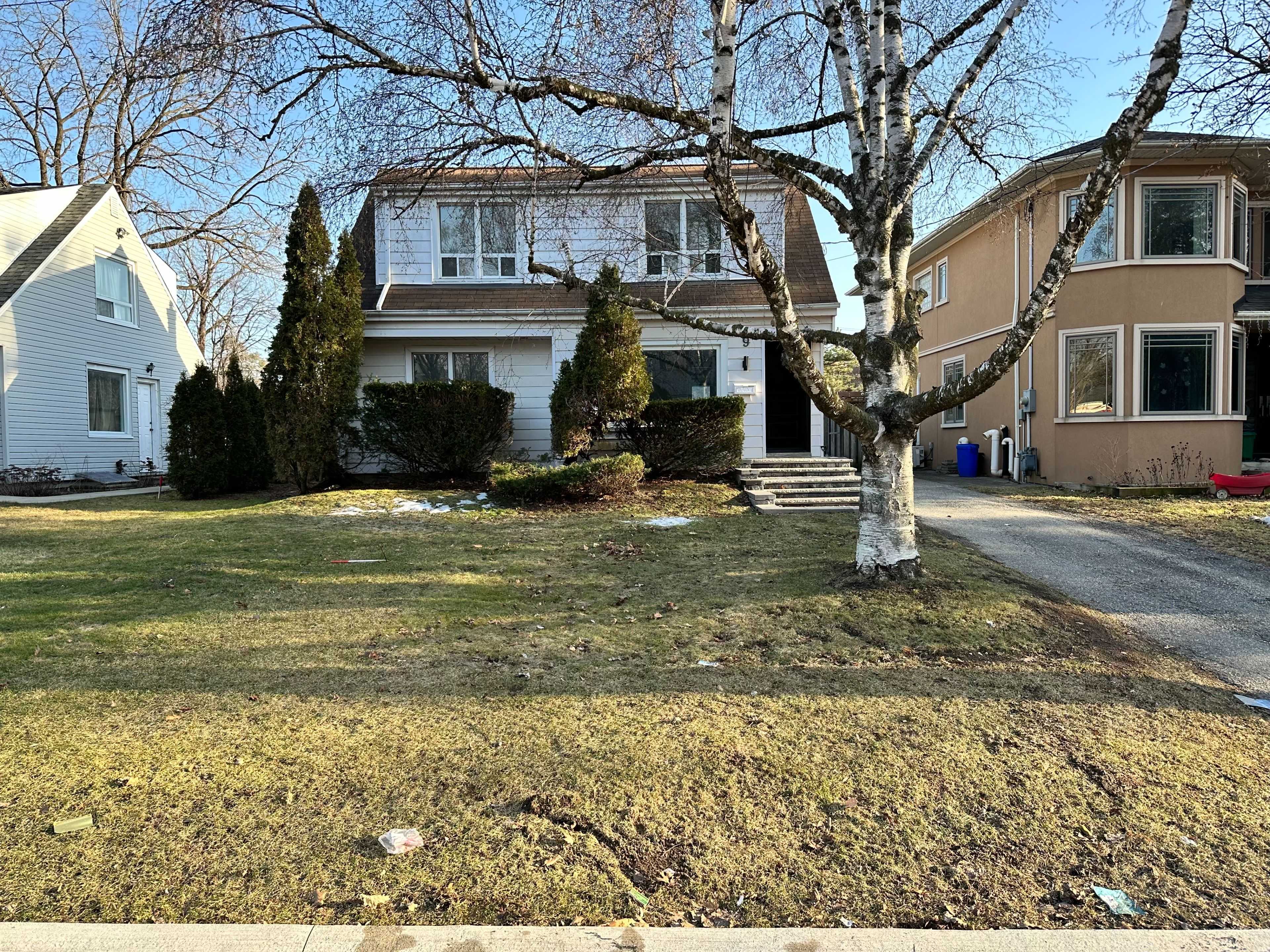 Toronto C07, ON M2N 1R1,9 Roycrest AVE #Upp-Rm